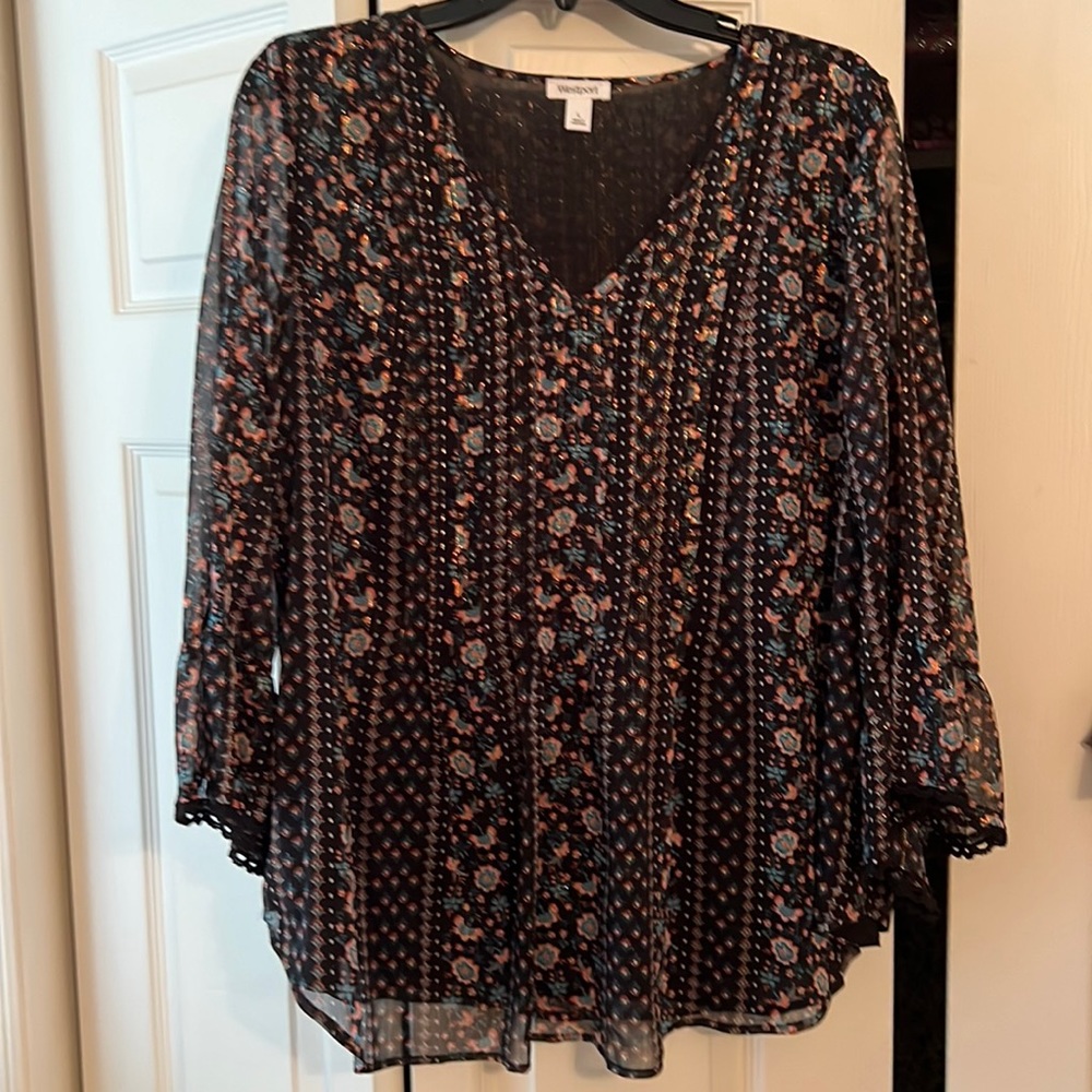 Very pretty blouse never been worn.